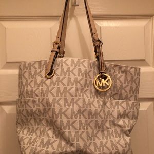 new price 👏 Michael Kors Shoulder Bag
